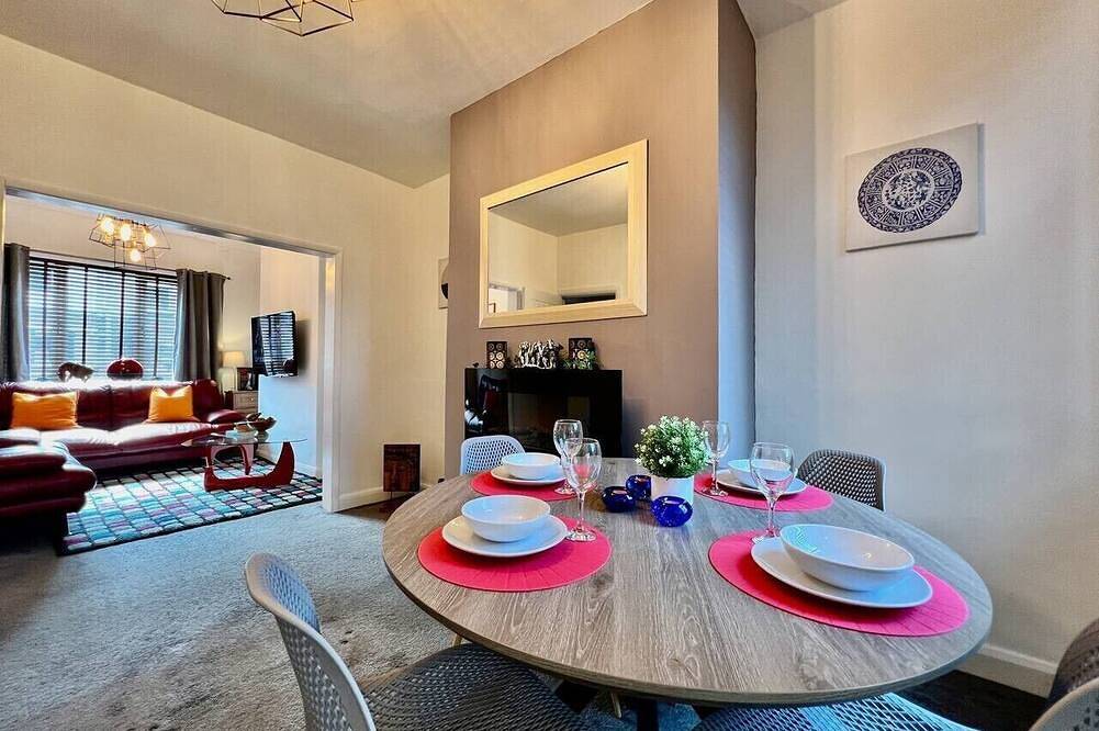 Johnson House - Contractors, Families, Holidays in Cleethorpes, Grimsby and Cleethorpes