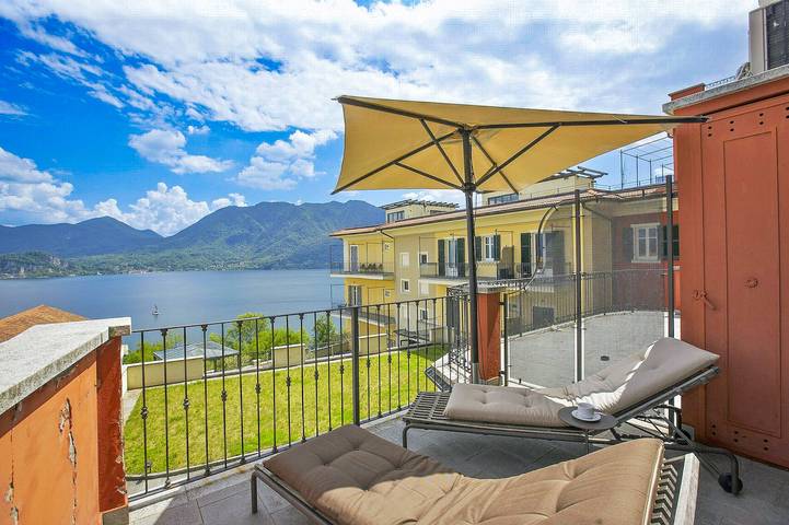 Ferienwohnung für 4 Personen, mit Balkon und Seeblick sowie Ausblick am Lago Maggiore