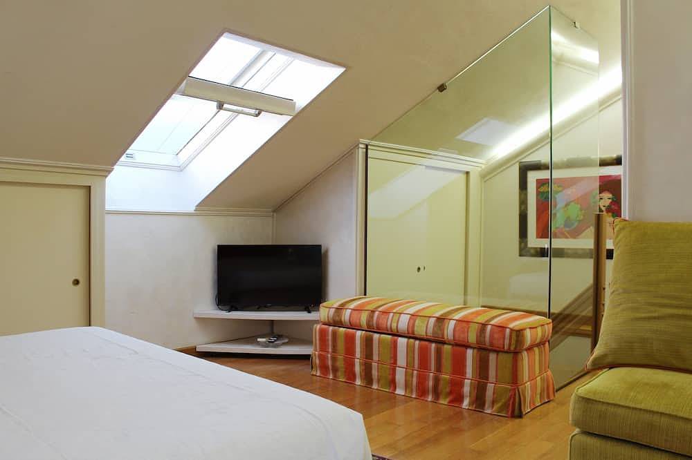 Entire apartment, The Attic by the Sea [Old Town-Loano-Garage] in Loano, Riviera di Ponente