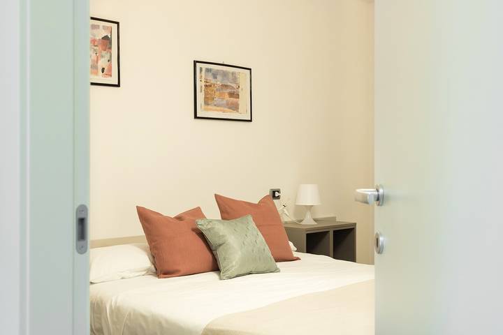 Apartamento entero, Apartamento 'Appartamento Rubino' con piscina comunitaria, Wi-Fi y aire acondicionado in Rivoltella del Garda, Desenzano del Garda