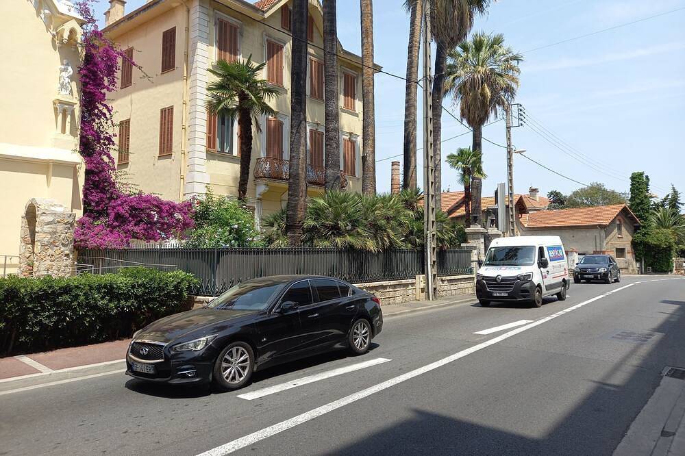 2-room apartment, fitted kitchen, private parking, shops, beaches. in Golfe-Juan, Vallauris