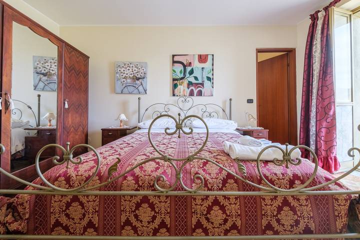 Holiday Home 'Tommaso E Martina' with Mountain View, Wi-Fi and Air Conditioning in Savoca, Messina Provinsen