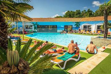 Camping pour 4 Personnes dans Saint-Georges-d'Oléron, Île d'Oléron, Photo 1