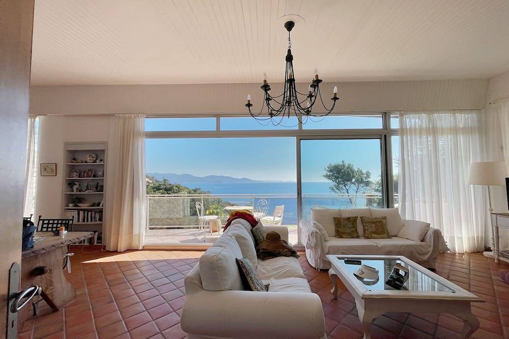 Villa pour 8 Personnes dans Cap Bénat, Bormes-les-Mimosas