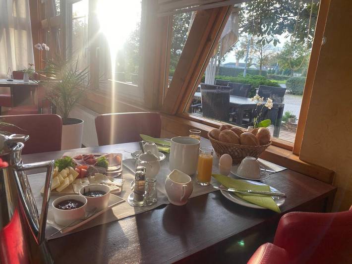 Hotel, mit Terrasse und Ausblick in Barby - 3