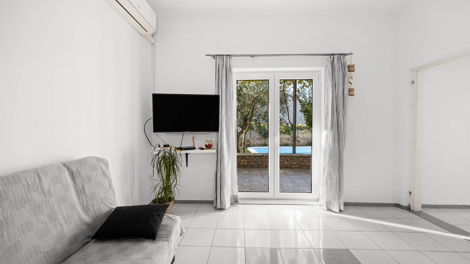 Holiday Home San by Villas Guide in Dalmatinisches Zagora