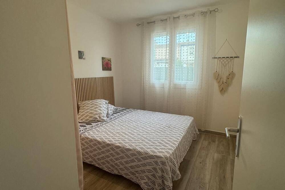 The \"Villa Maeva\" sleeps 6, has a swimming pool, parking and garage 15 minutes from the beach. in Florensac, Mittelmeerküste (Frankreich)