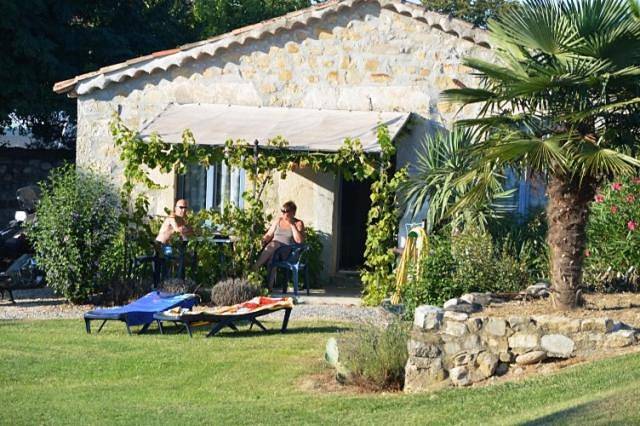 Chalet pour 4 personnes, avec terrasse et piscine