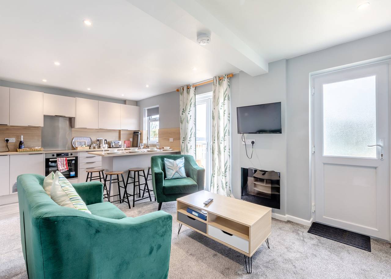 Platinum 3 Bedroom Chalet Sleeps 5 in Brixham, Torbay