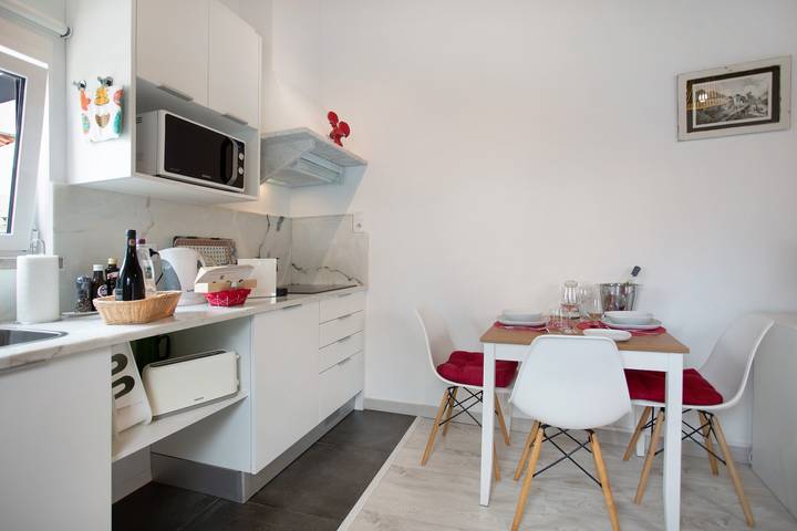 Entire apartment, Apartment 'Páteo Da Várzea 2' with Shared Garden and Wi-Fi Access in Colares, Costa de Lisboa