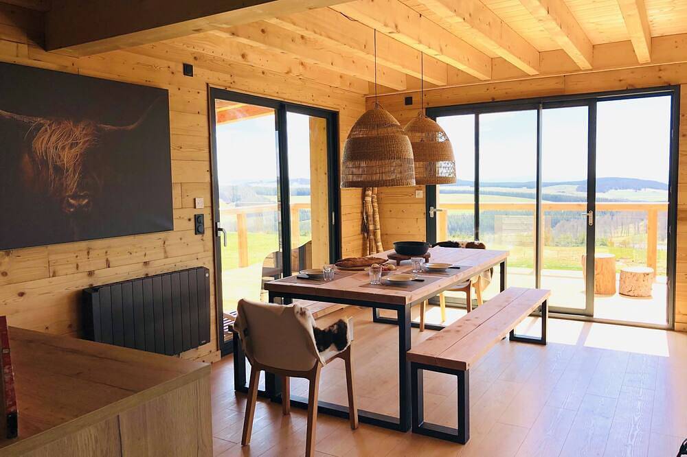 Chalet la Doudoune Super Besse  vue exceptionnelle(Jacuzzi, Sauna…) in Lac Pavin, Besse-et-Saint-Anastaise