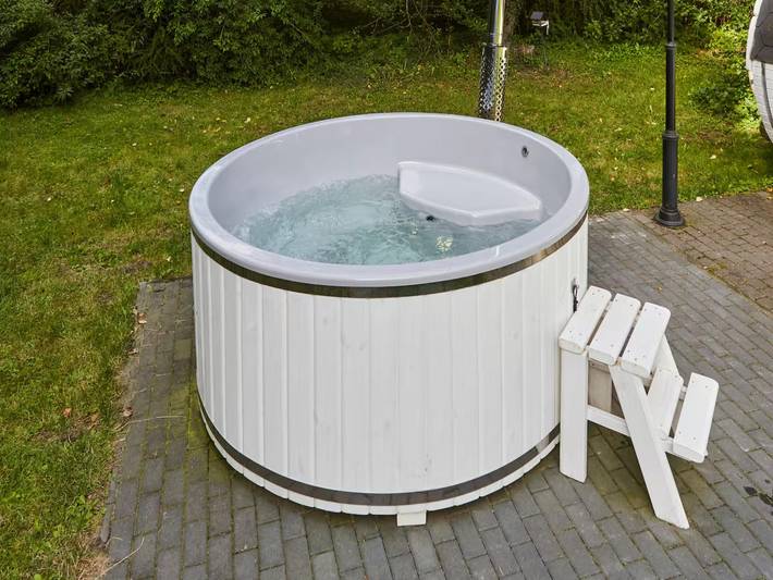 Spacieuse maison de vacances avec piscine in Sasino, Powiat de Wejherowo