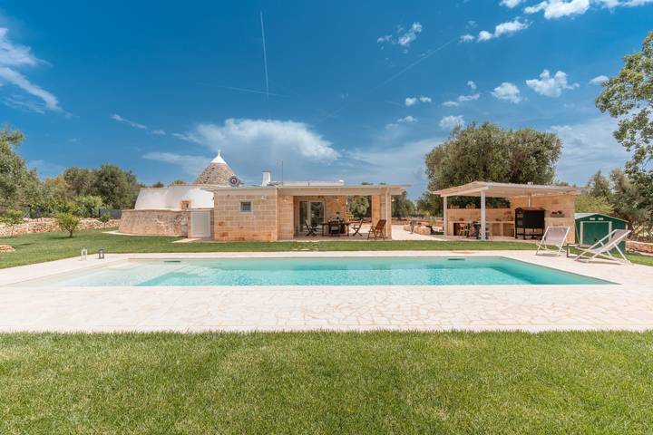 Trullo per 4 persone, con Balcone e Giardino a San Michele Salentino