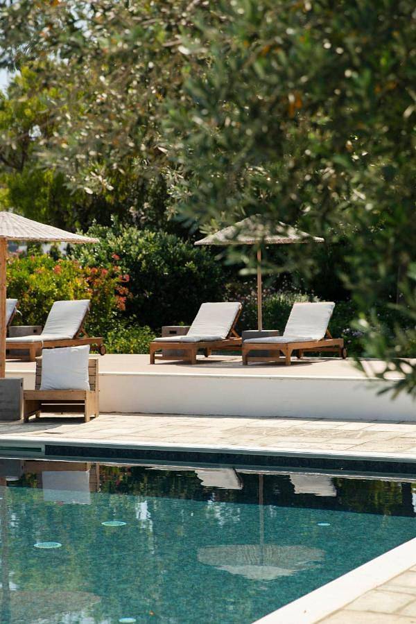 Location de vacances pour 2 personnes, avec jardin ainsi que piscine et vue dans Platis Gialos Sifnos