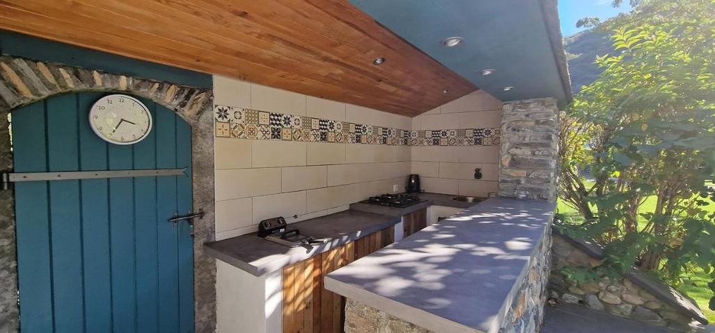 Location de vacances pour 14 personnes, avec vue ainsi que piscine et jardin, animaux acceptés dans Geu - 2