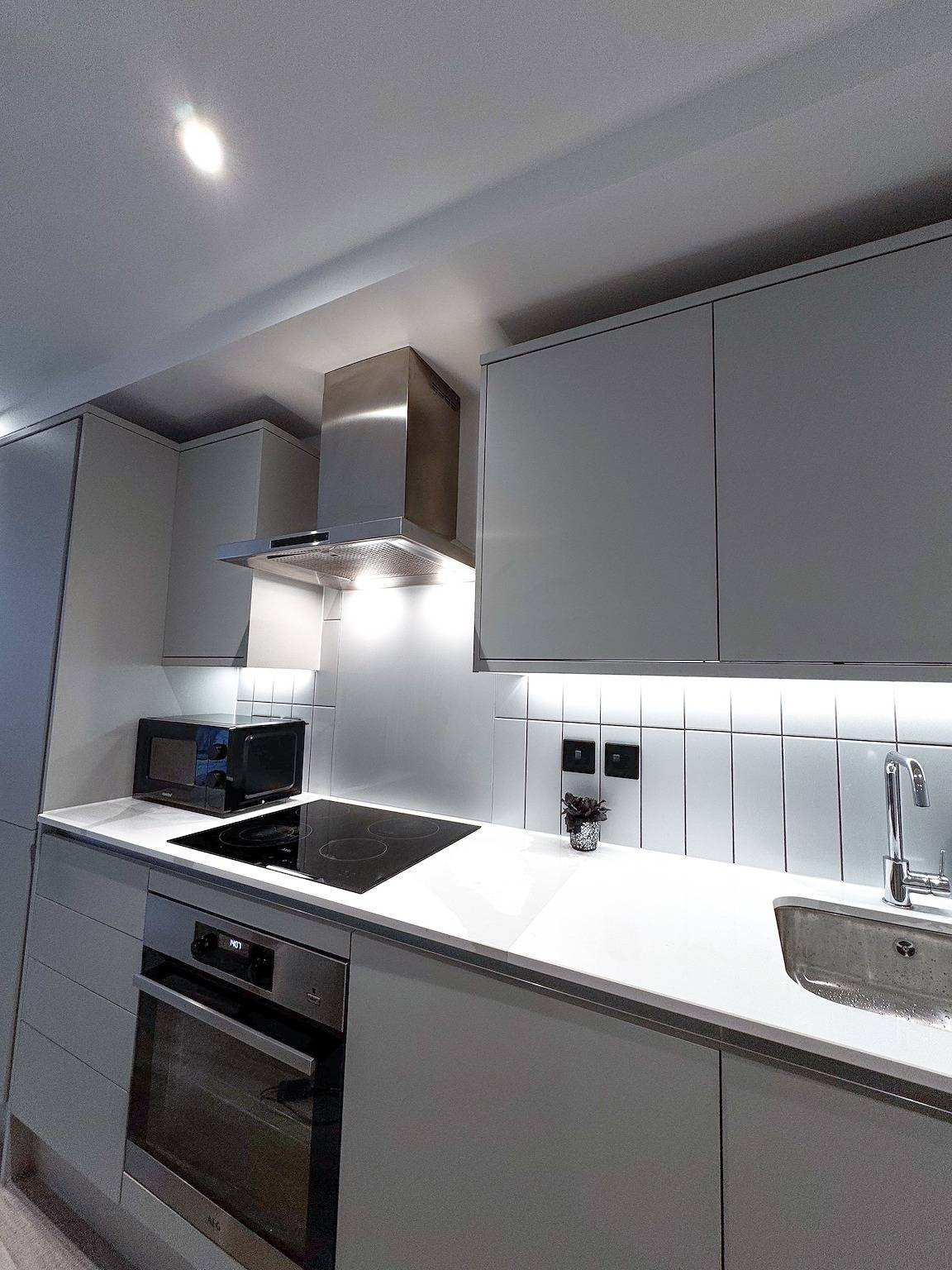 Entire holiday apartment, 2 Bed Flat - Sleeps 4 - Parking - Wifi in Birmingham, Birmingham Area