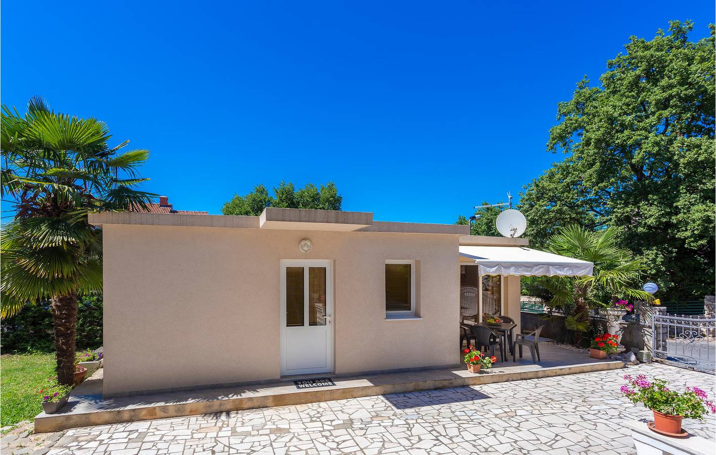 Gemütliche Ferienwohnung mit Terrasse, WLAN, Parkplatz, 600 m vom Strand entfernt in Zidarici, Krk