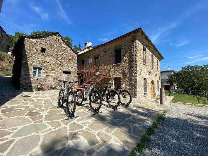 Gîte pour 3 personnes, avec jardin ainsi que vue et terrasse à Berceto - 2