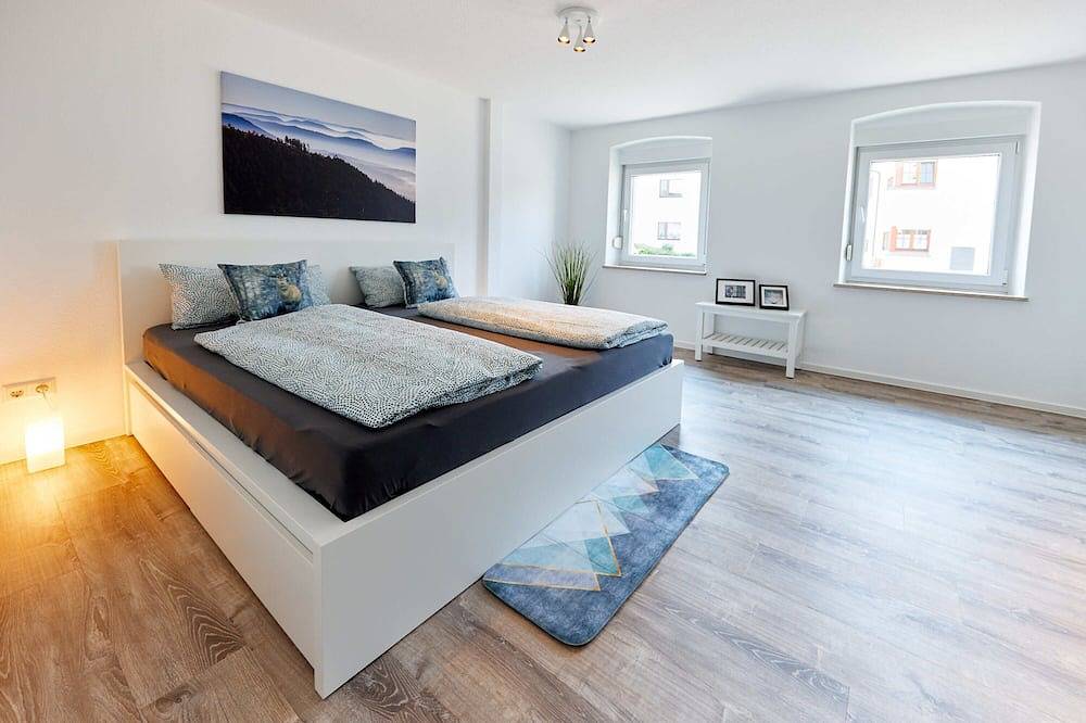 Ganze Wohnung, Frisch renovierte Ferienwohnung nur 300m vom Bahnhof in Europa-Park, Ringsheim