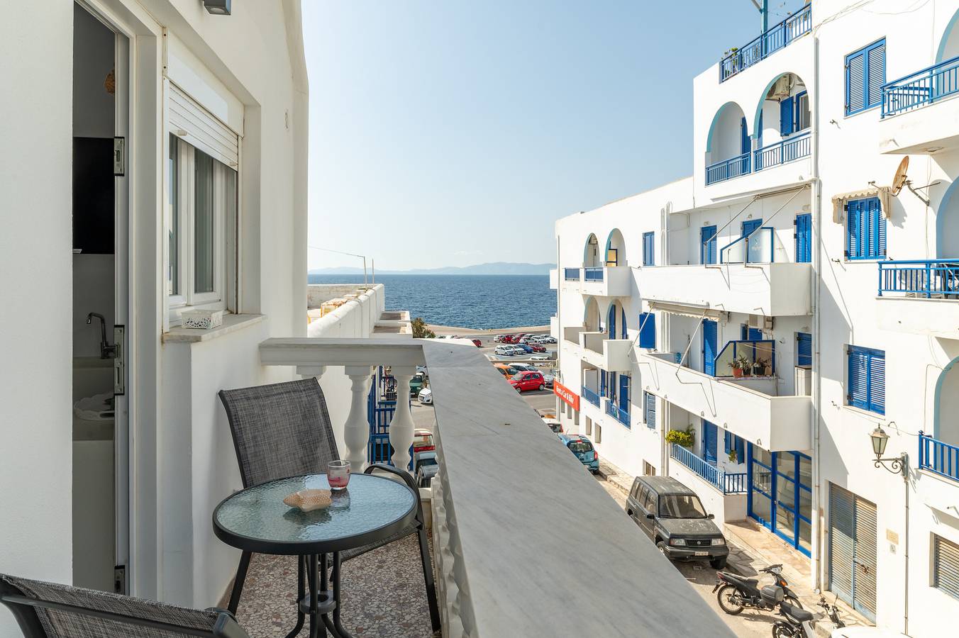 Studio Apartment 'Kleris 1 Tinos' with Sea View, Wi-Fi and Air Conditioning in Tinos