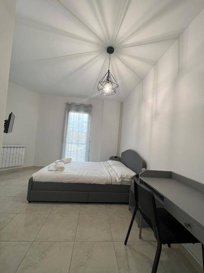 Two-Bedroom House in Paternò, Catania e dintorni