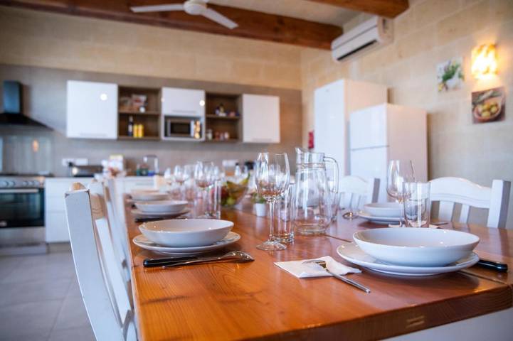 Location de vacances pour 12 personnes, avec piscine ainsi que jardin et jacuzzi dans Sannat - 4