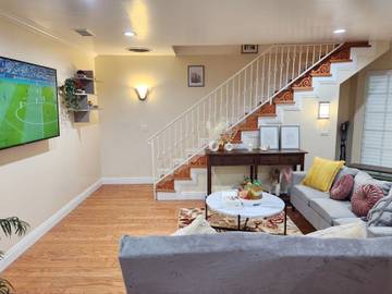 Vacation Rental for 7 Guests in Los Angeles County, Picture 3