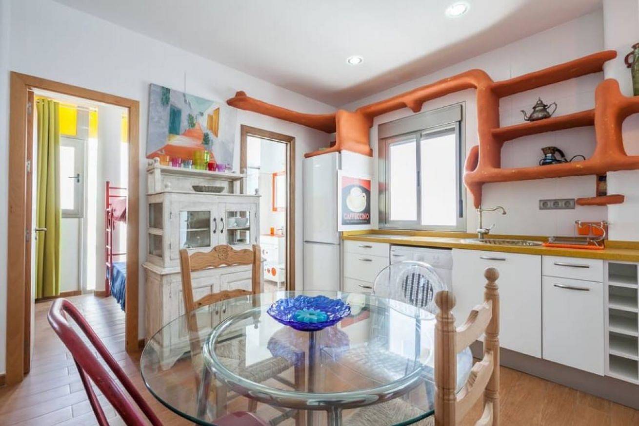 Apartamento entero, 🌊 Elegante Alojamiento para Familias y Amigos en el Corazón de Conil 🌴 in Conil de la Frontera, Costa de la Luz