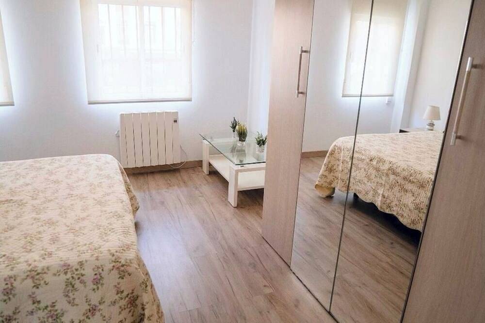 Entire apartment, Comfortable apartment near Airport by bebalmy in Barajas, Madrid