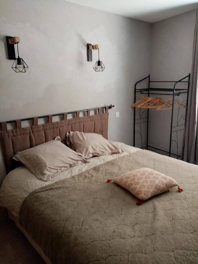 Maison d’hôte pour 3 personnes à Montaren-et-Saint-Médiers - 2