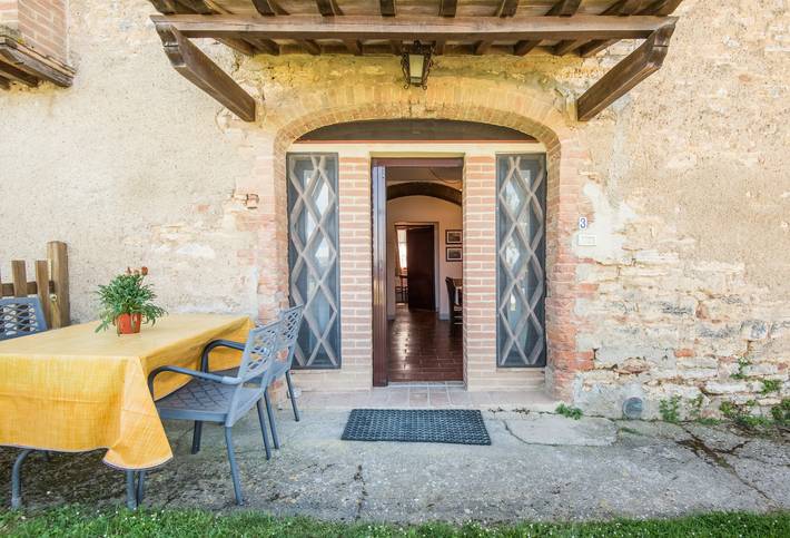 Farmhouse 'Podere Del Pereto Bio- 203' with Shared Pool, Private Garden and Wi-Fi in Rapolano Terme, Siena provins