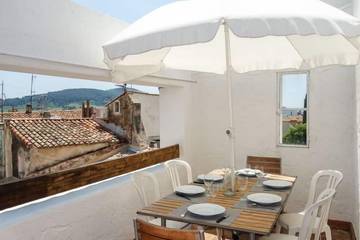Gîte pour 6 personnes, avec balcon/terrasse et terrasse dans Office De Tourisme De La Cadiere D Azur