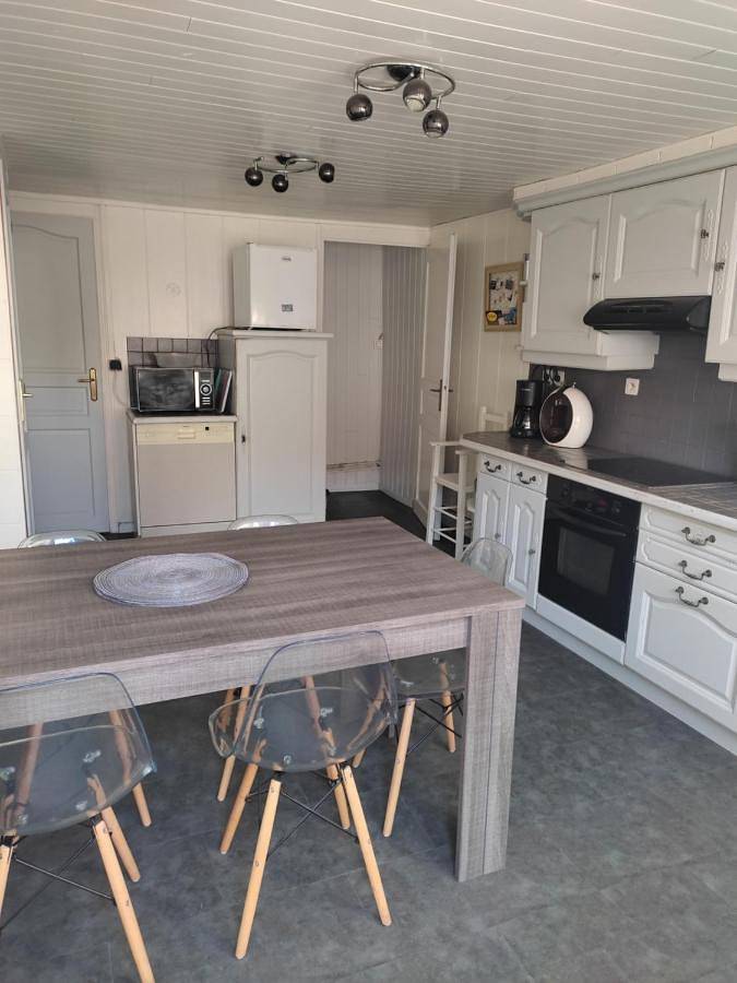Three-Bedroom House in Chapelle de Saint-Cado, Belz