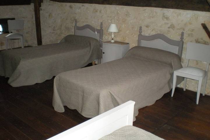 Location de vacances pour 13 personnes, avec terrasse et jardin à Saint-Martin-de-Fressengeas - 4