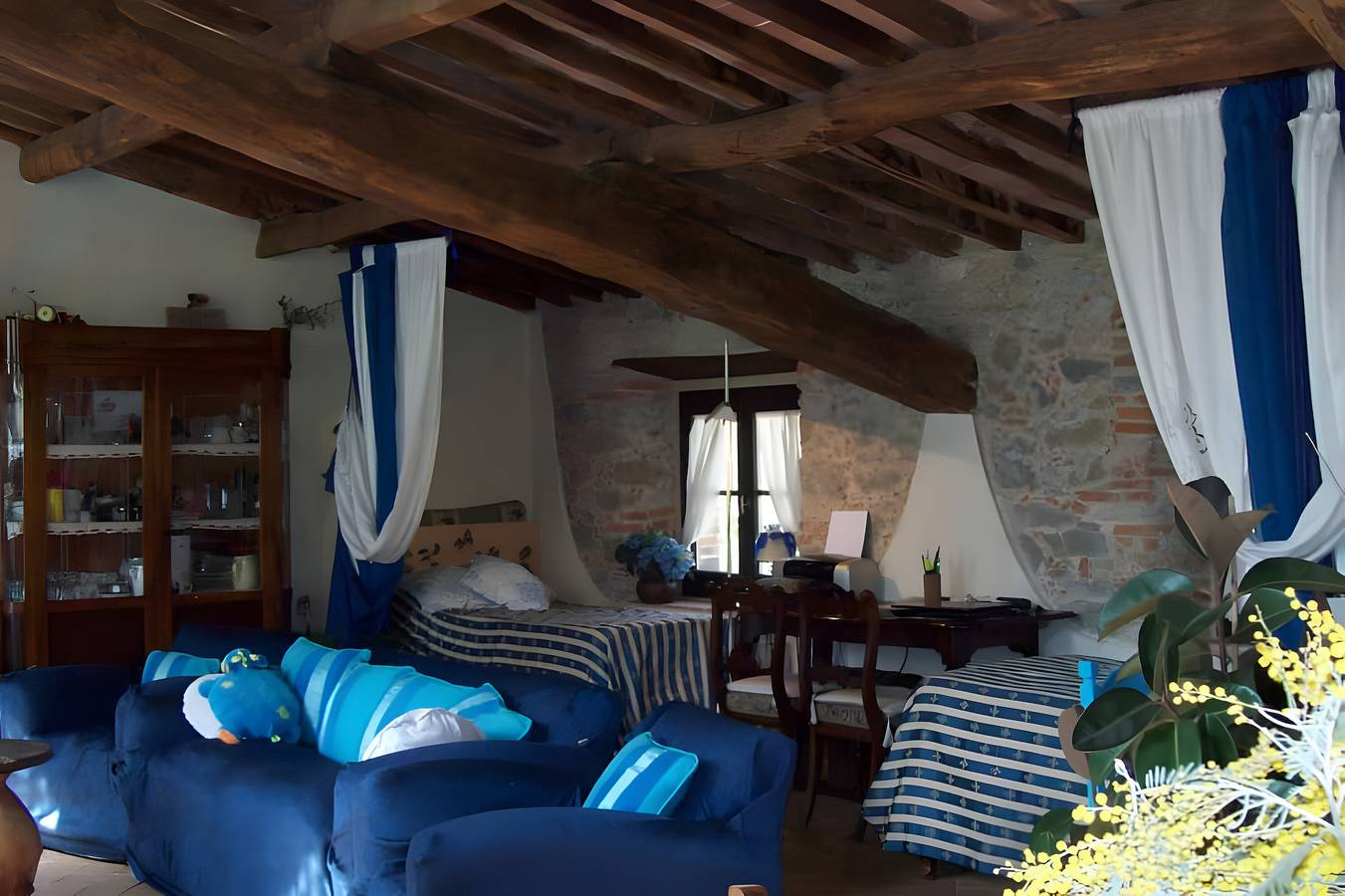 Villa 'Aranci' with Shared Pool, Private Garden and Wi-Fi in Camaiore, Italian Riviera