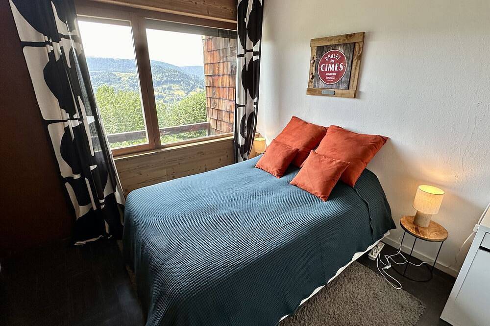 Entire apartment, Le Joy - Murat le Quaire - 5 pers in Murat-le-Quaire, Volcans d'Auvergne Regional Nature Park