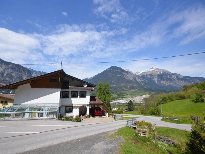 Haus Pfandler - Zimmer 3 in Tuxer Alpen, Buch in Tirol