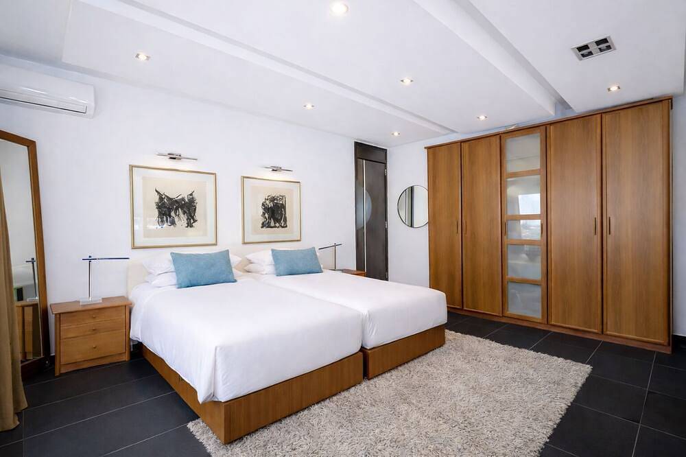 Moderne Villa mit großem Pool, in ländlichem touristischen Ort mit Seen umgeben gebaut in Estoi, Faro