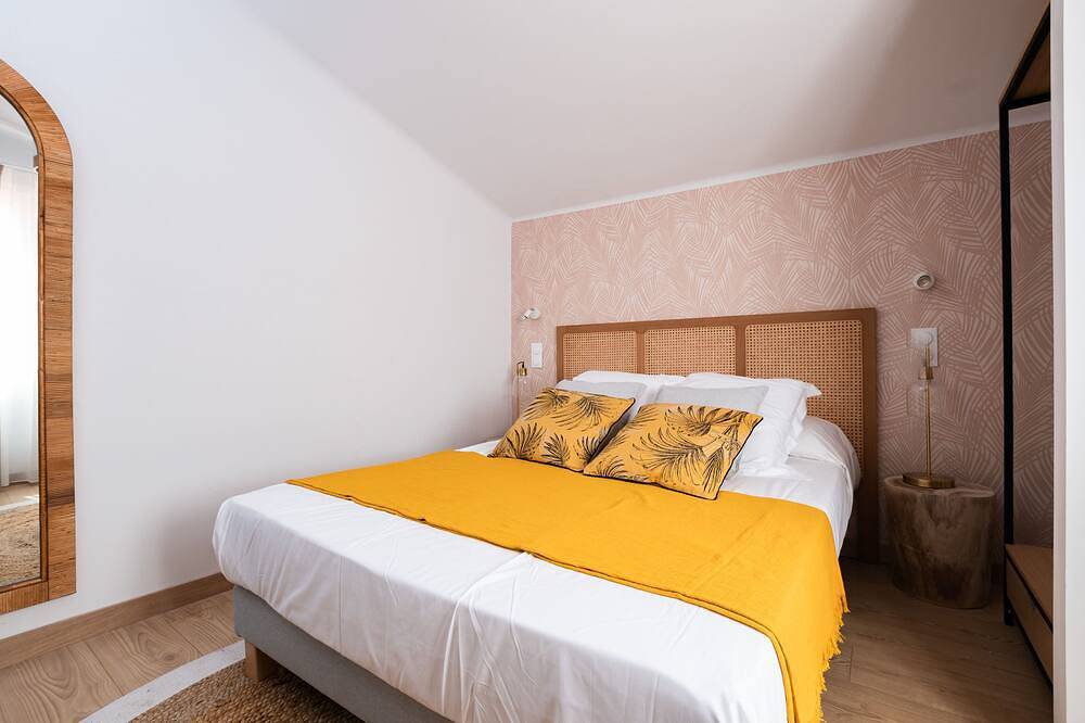 En bord de mer ! Chambre cosy 12m² + piscine in Côte Vermeille, Cerbère