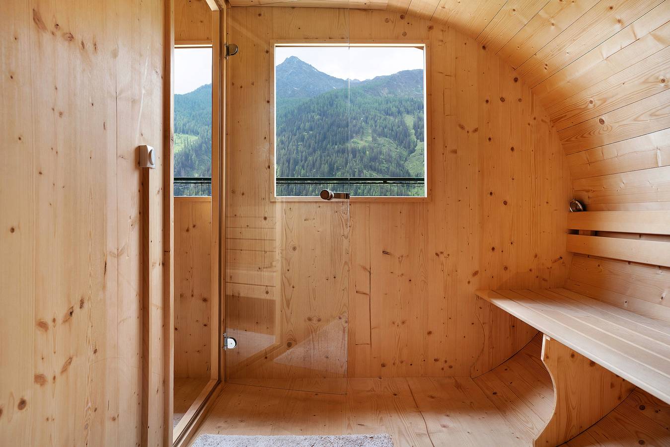 Ganze Wohnung, Apartment 'Chalet Berghof Laret Arnica' mit Bergblick, Sauna und Wlan in Rabbi, Nationalpark Stilfser Joch