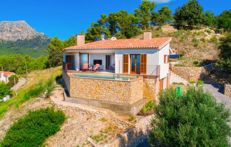 Poolside Oasis with Kitchen & AC, 500m to Jaume Bar in Galilea, Puigpunyent