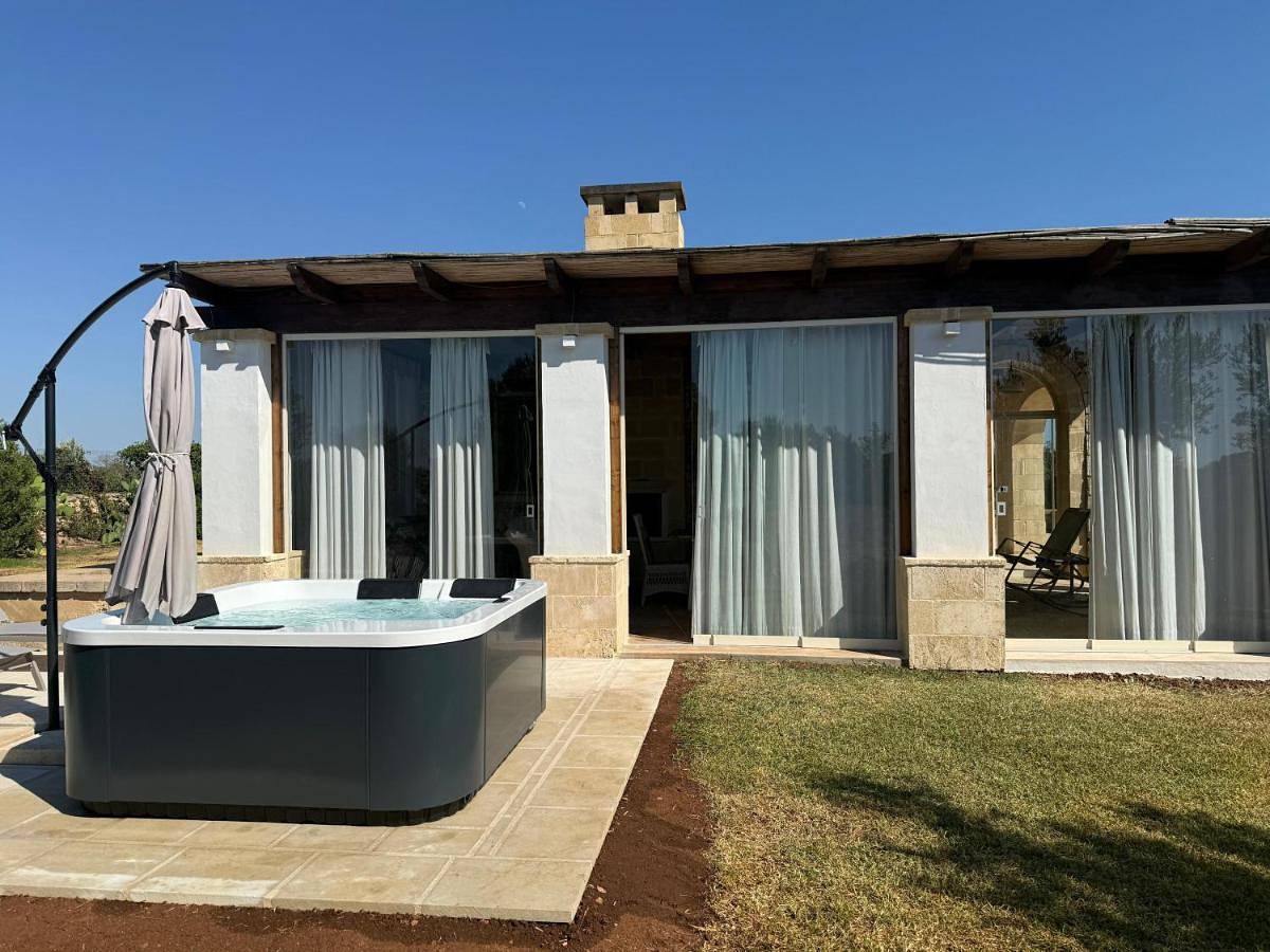 Villa Mary con idromassaggio e uso area piscina in Alezio, Golfo di Taranto