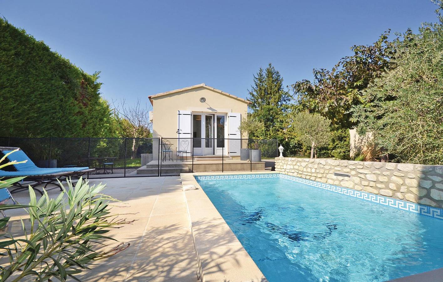Sorgue Garden Apartamento c/ AC, Piscina y Parking in L'Isle-sur-la-Sorgue, Vaucluse