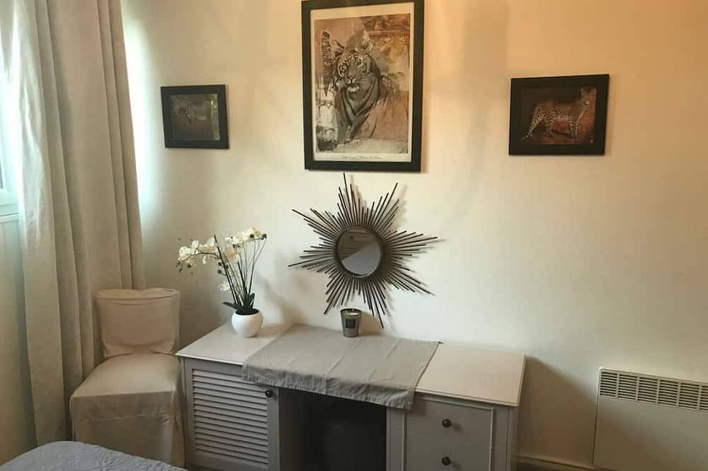 \"Terrasse\" located 200 m from the beach and 500 m from the town center in Ouistreham, Caen region