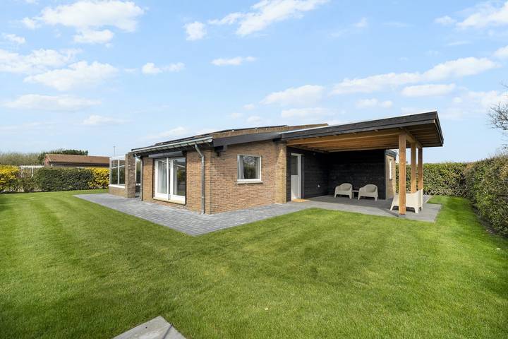 Ferienhaus für 4 Personen, mit Balkon/Terrasse und Terrasse sowie Garten