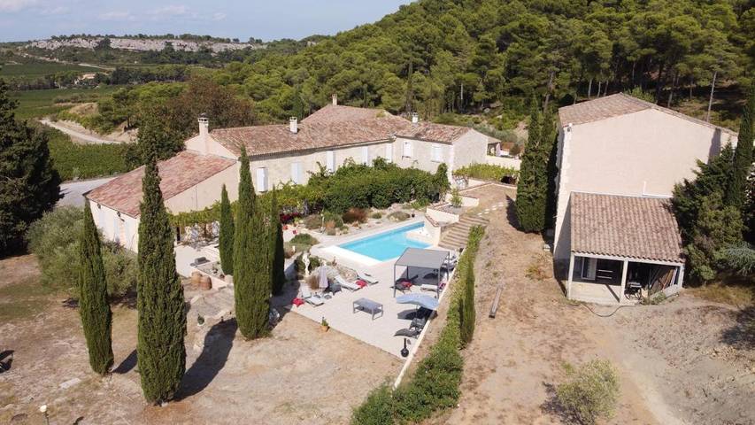 Chambre d’hôte pour 2 personnes, avec piscine ainsi que jardin et vue
