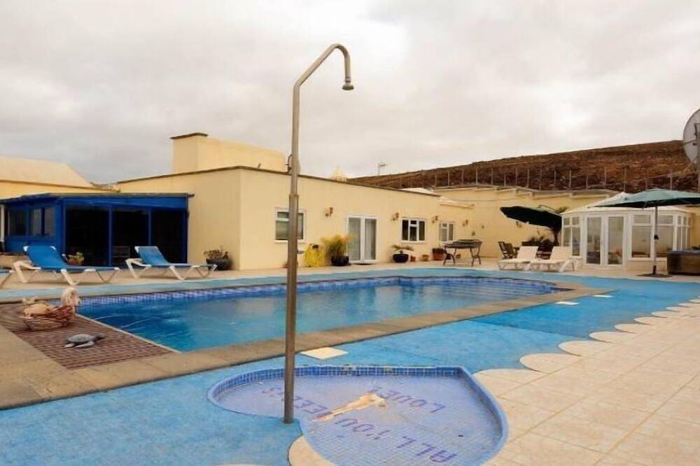 Entire apartment, Luxury Apartment with Pool, Hot Tub, and Free Accommodation Insurance, in Soo (Lanzarote), Teguise