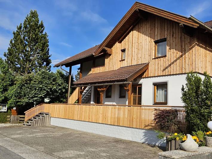 Ferienwohnung für 5 Personen, mit Balkon und Terrasse sowie Garten und Seeblick