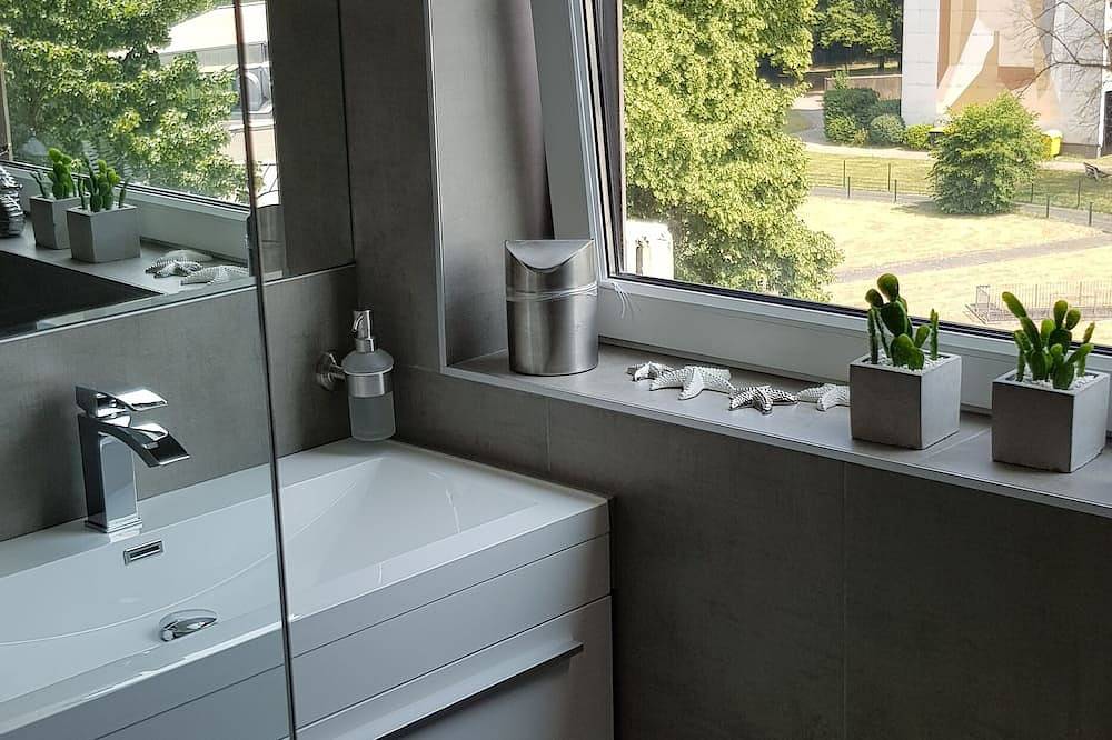 Entire apartment, Modern apartment with full equipment / Wifi in Homberg/Ruhrort/Baerl, Duisburg