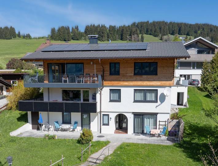 Ferienwohnung für 3 Personen, mit Terrasse und Garten in Rettenberg